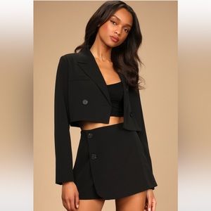 Lulu’s Suit ‘Em Up Double Breasted Cropped Blazer - M